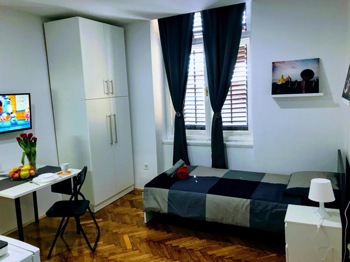 Pula Center Green Park Apartments And Rooms Exteriör bild