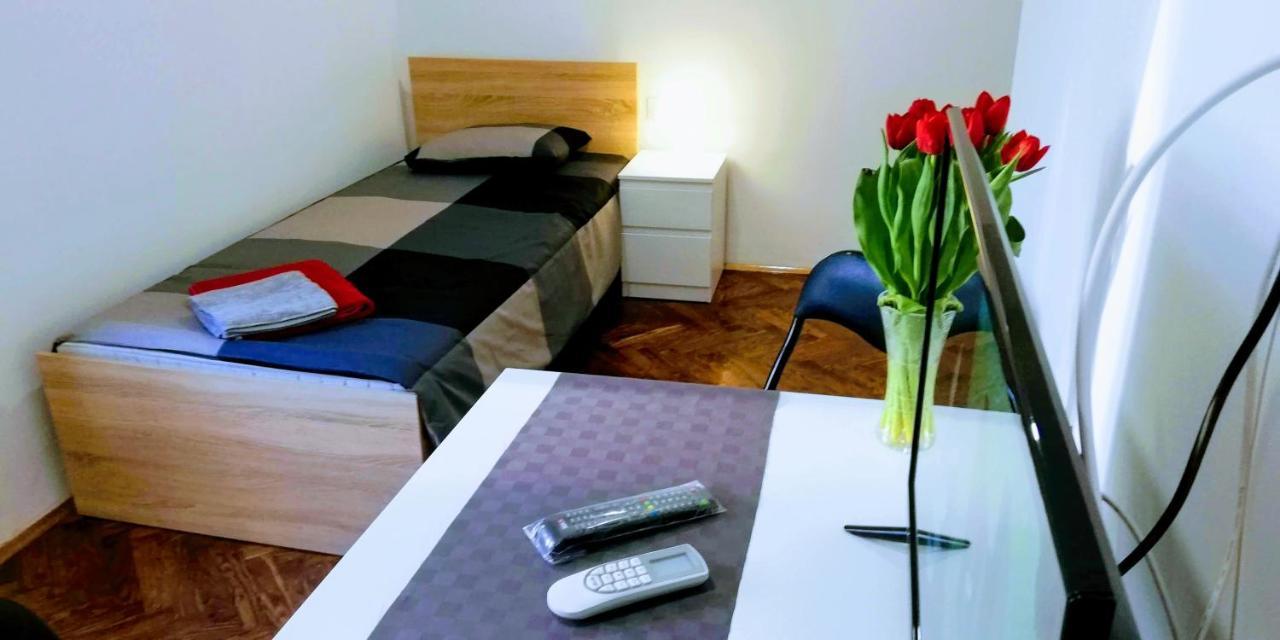 Pula Center Green Park Apartments And Rooms Exteriör bild