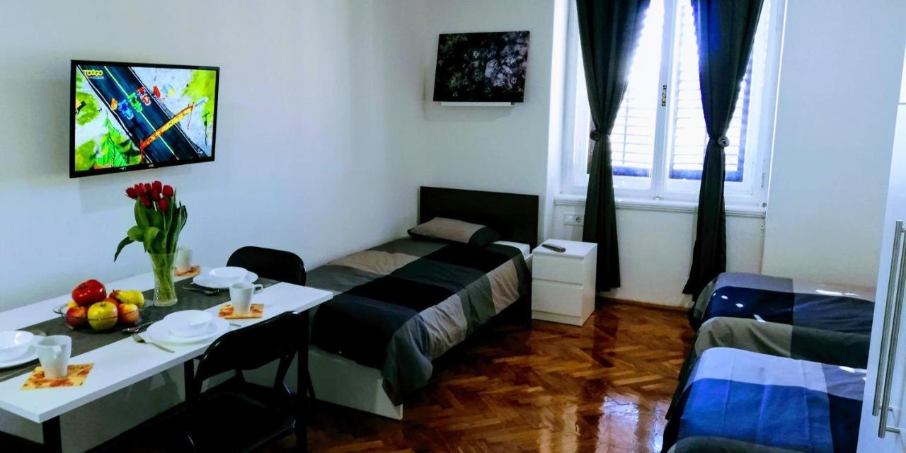 Pula Center Green Park Apartments And Rooms Exteriör bild