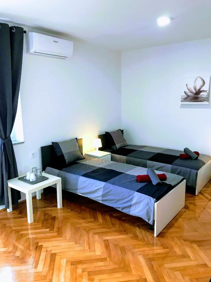 Pula Center Green Park Apartments And Rooms Exteriör bild